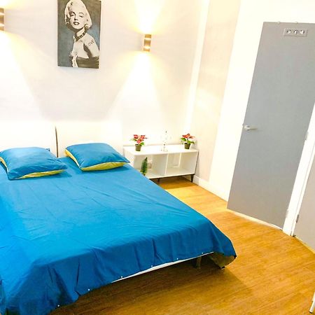Eiffel Tower Champs De Mars Apartment Париж Екстериор снимка