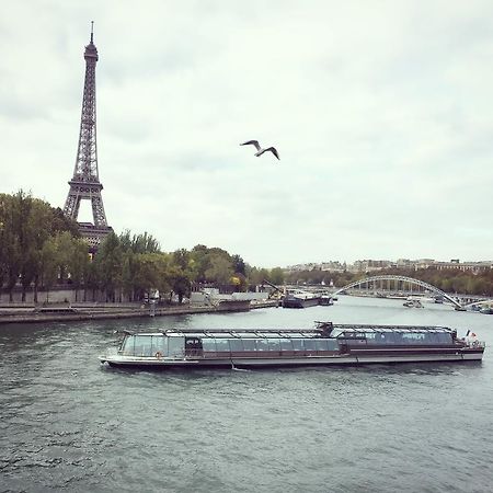 Eiffel Tower Champs De Mars Apartment Париж Екстериор снимка