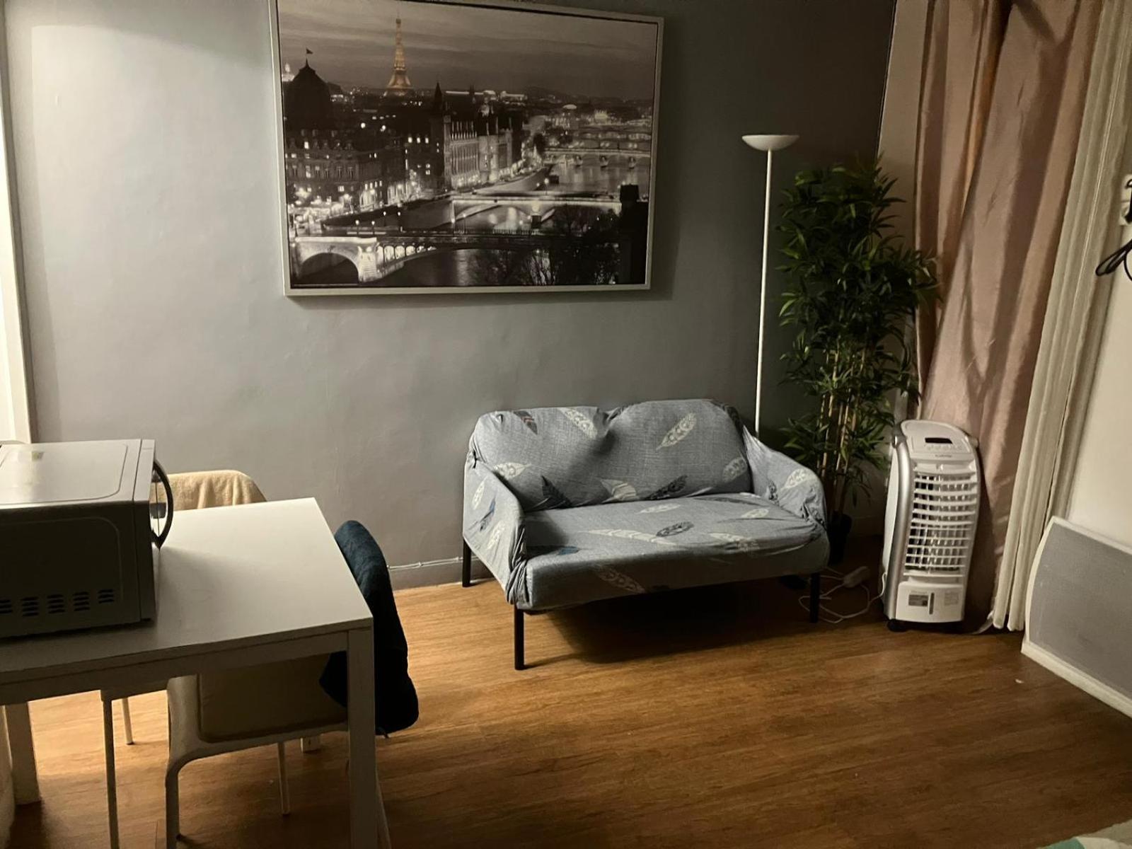 Eiffel Tower Champs De Mars Apartment Париж Екстериор снимка