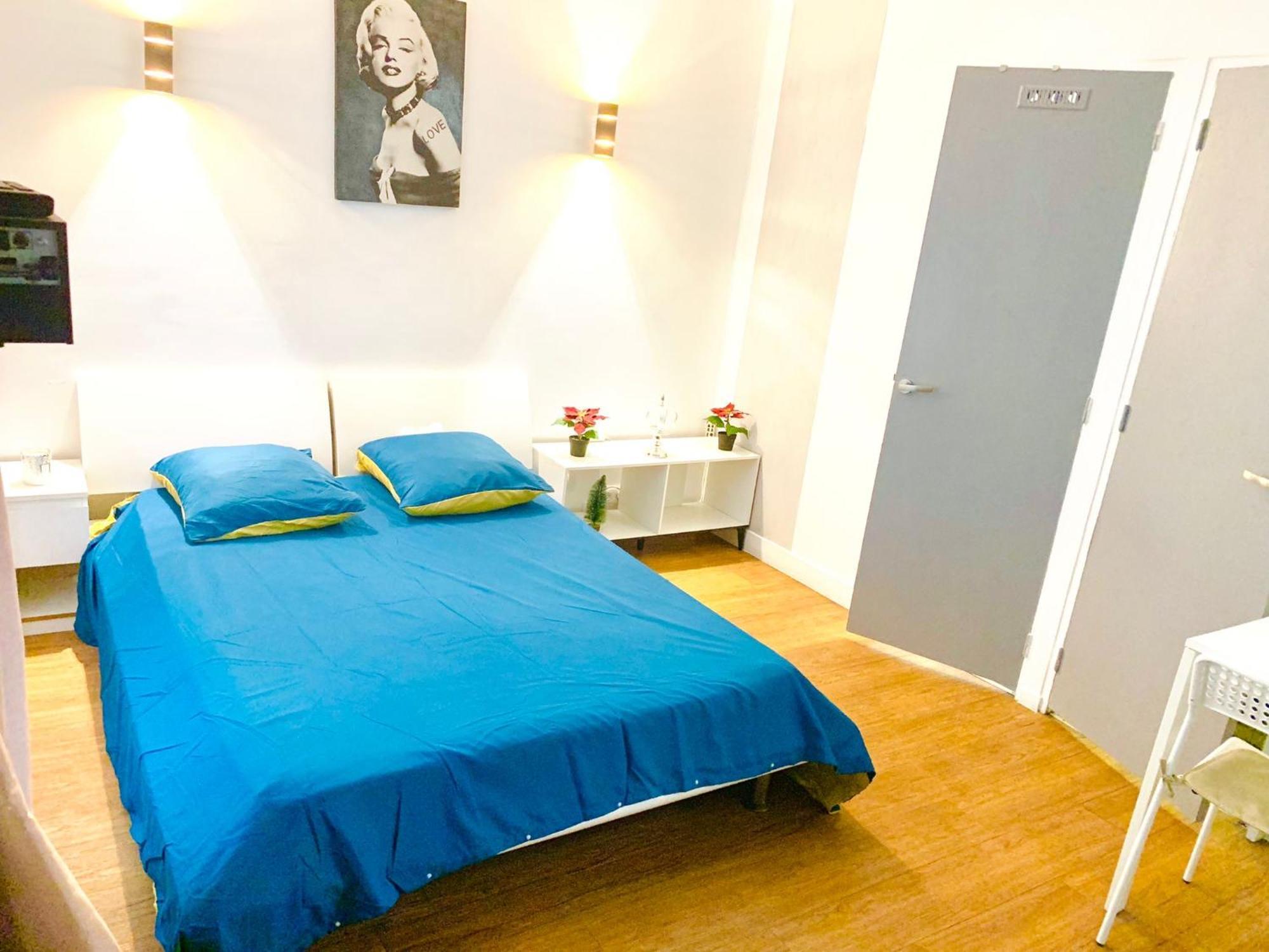 Eiffel Tower Champs De Mars Apartment Париж Екстериор снимка