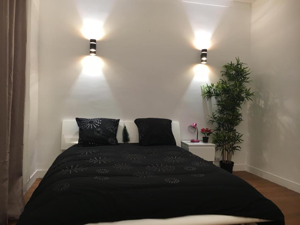 Eiffel Tower Champs De Mars Apartment Париж Екстериор снимка