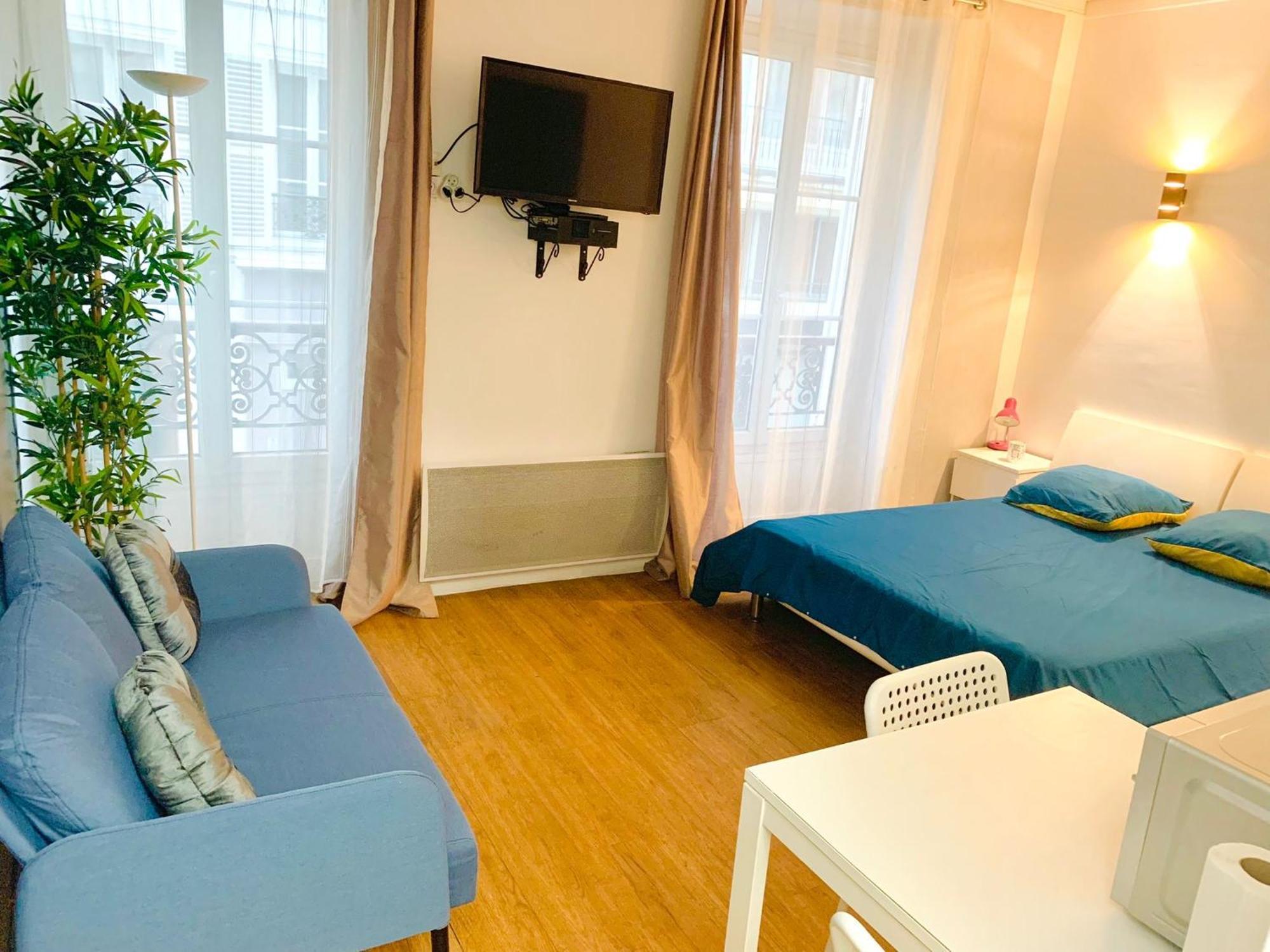 Eiffel Tower Champs De Mars Apartment Париж Екстериор снимка
