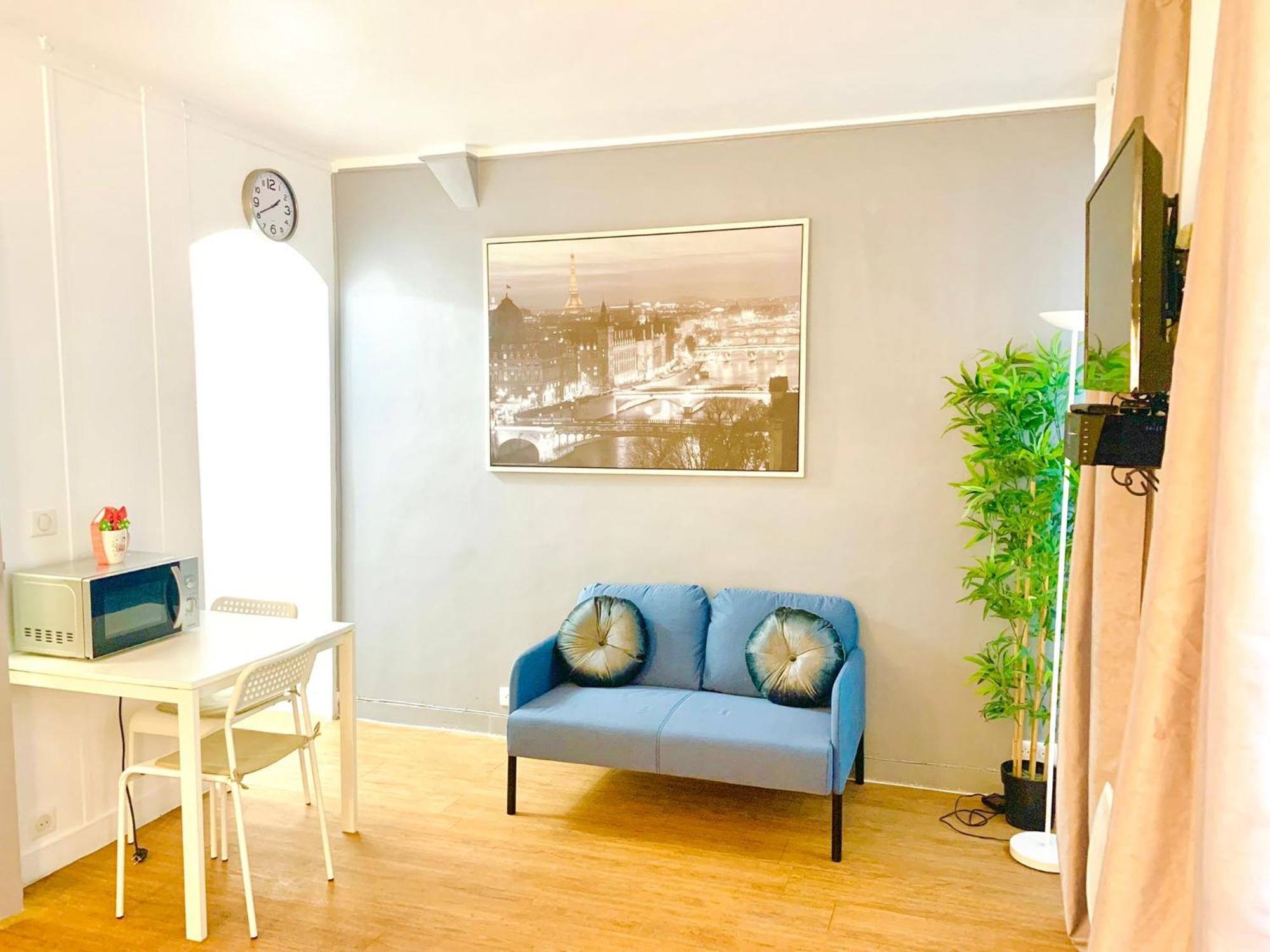 Eiffel Tower Champs De Mars Apartment Париж Екстериор снимка