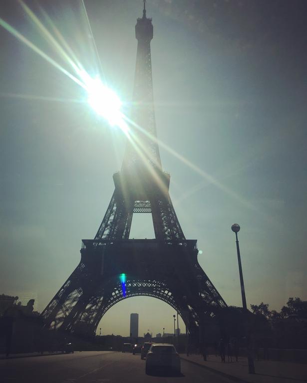 Eiffel Tower Champs De Mars Apartment Париж Екстериор снимка