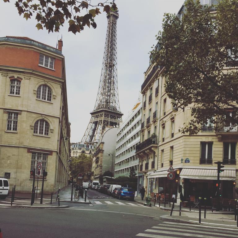 Eiffel Tower Champs De Mars Apartment Париж Екстериор снимка