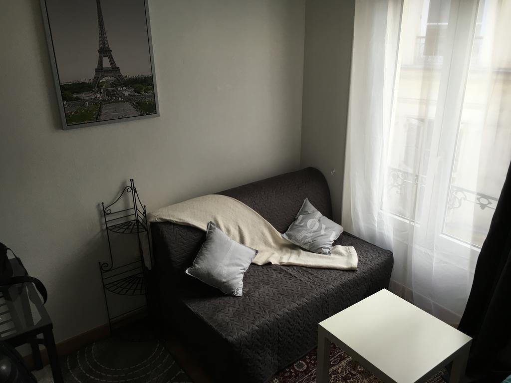 Eiffel Tower Champs De Mars Apartment Париж Екстериор снимка