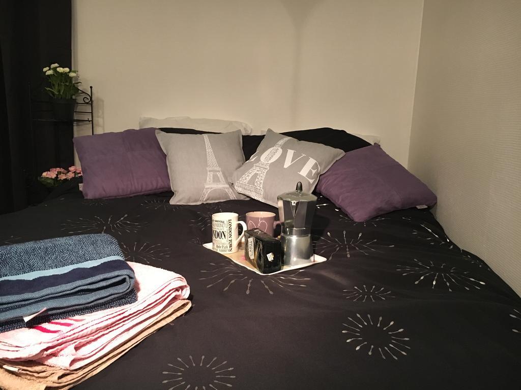 Eiffel Tower Champs De Mars Apartment Париж Екстериор снимка